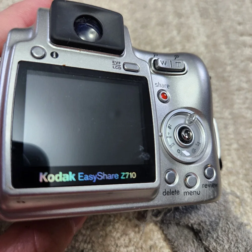 Kodak EasyShare Z710 Digital Camera 7.1MP 10x Optical Zoom Silver Schneider Lens